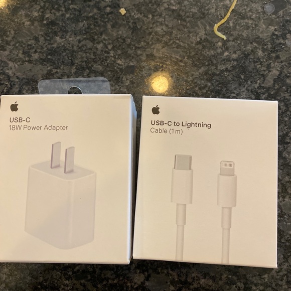 IPhone USB-C to lightning Charger 18w and 1m cord - Picture 2 of 7